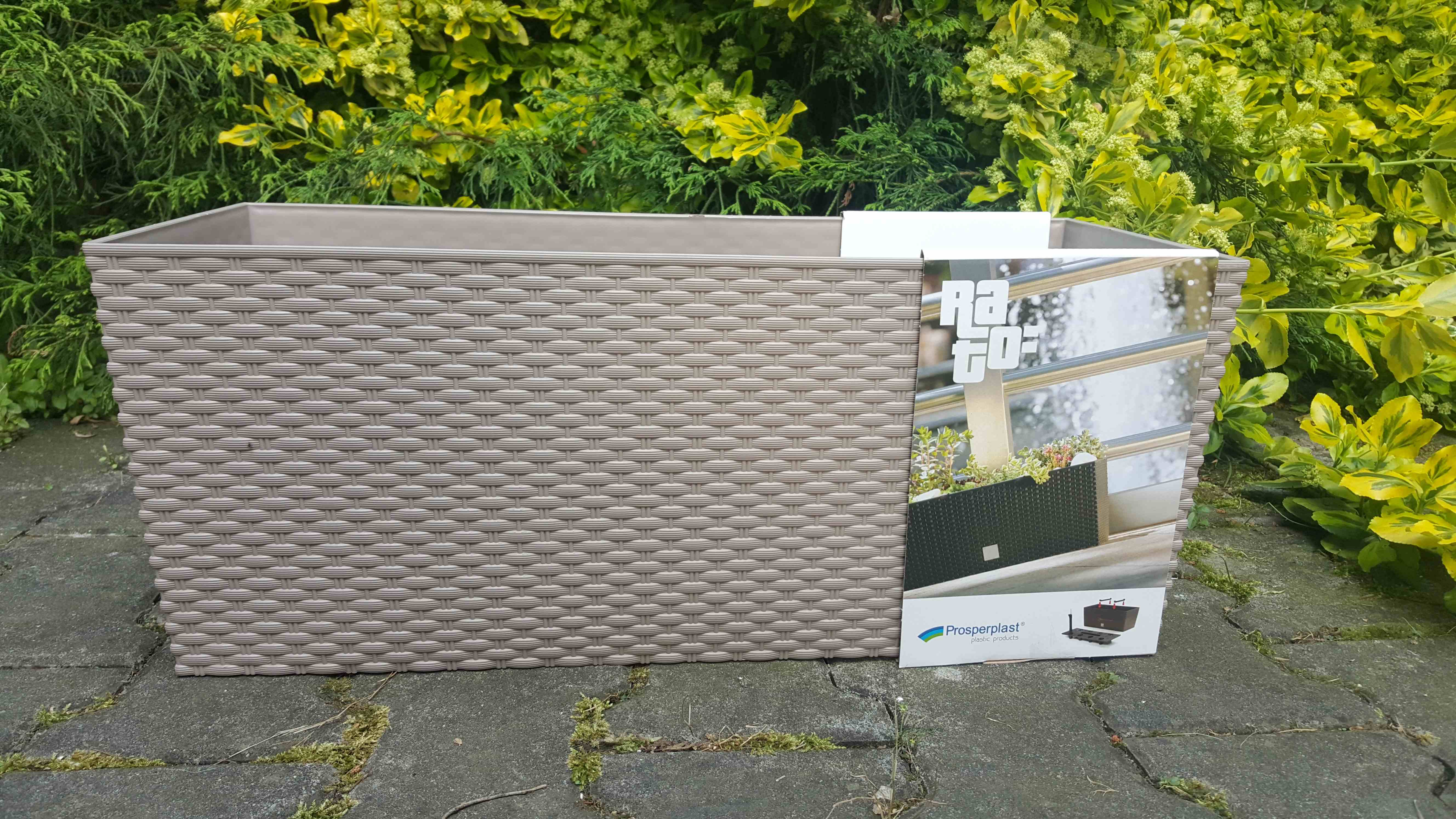 Truhlík zavlažovací Rato case DRTC600 mocca 30L